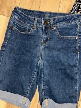 🍋‍🟩 size 3 denim blue jeans womens shorts distressed three bermuda
